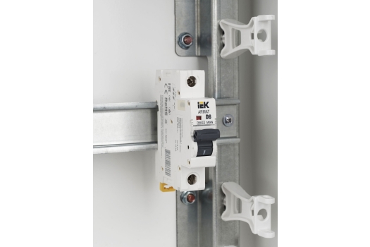 ARMAT Автоматический выключатель M06N 1P D 6А IEK