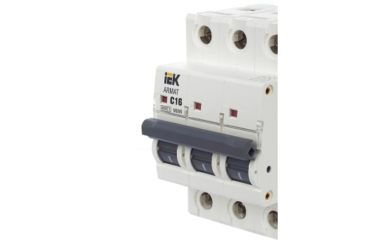 ARMAT Автоматический выключатель M06N 3P C 16А IEK