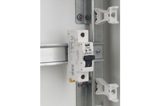 ARMAT Автоматический выключатель M06N 1P C 5А IEK