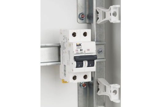 ARMAT Автоматический выключатель M06N 2P B 2А IEK