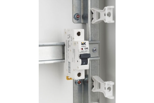 ARMAT Автоматический выключатель M06N 1P C 40А IEK