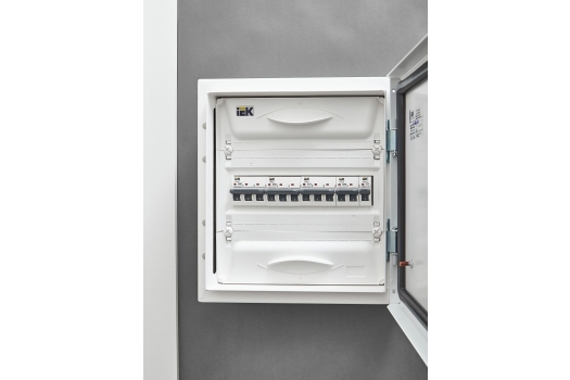 ARMAT Автоматический выключатель M06N 3P C 13А IEK